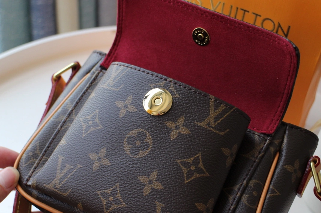 Comfortable 5814 Louis Vuitton AAA Quality Messenger Bags For Women