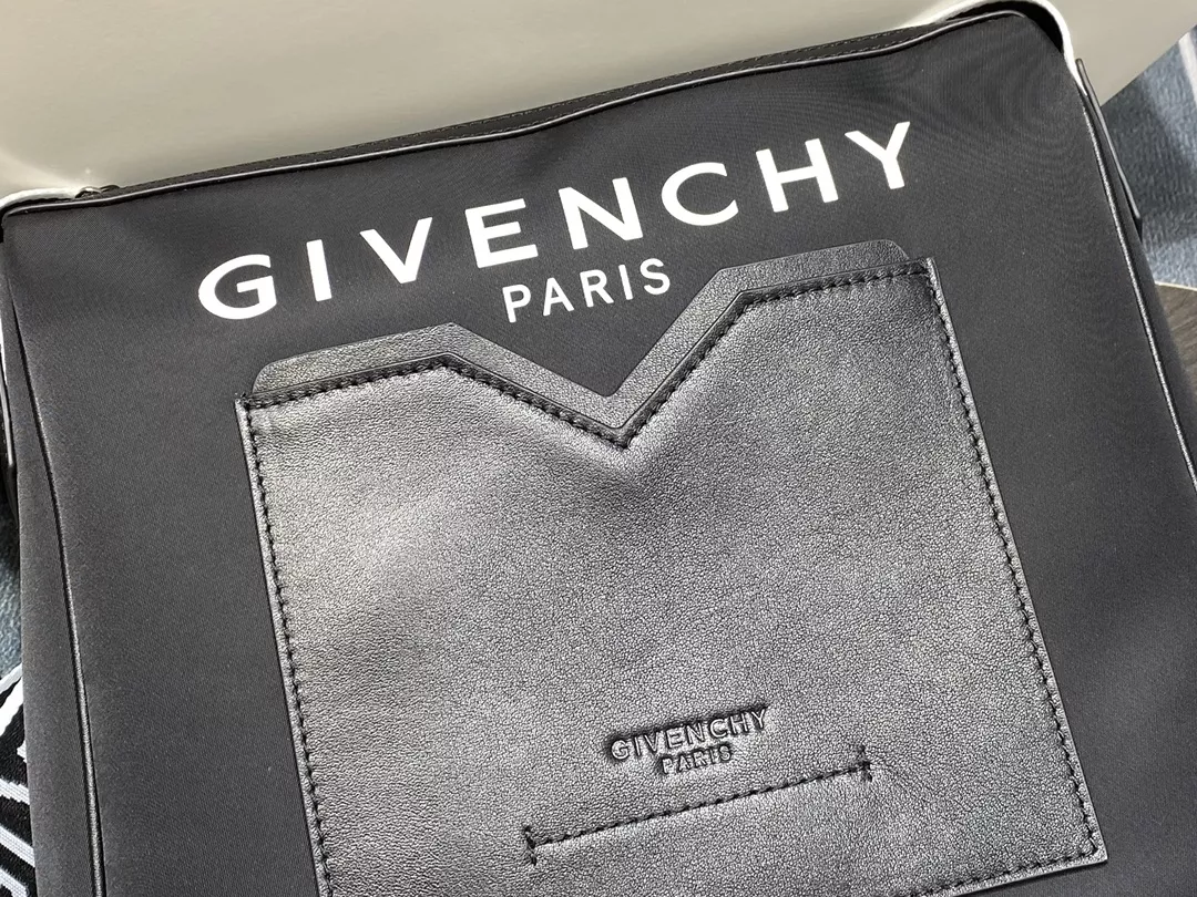 Comfortable 5817 Givenchy AAA Quality Messenger Bags For Women