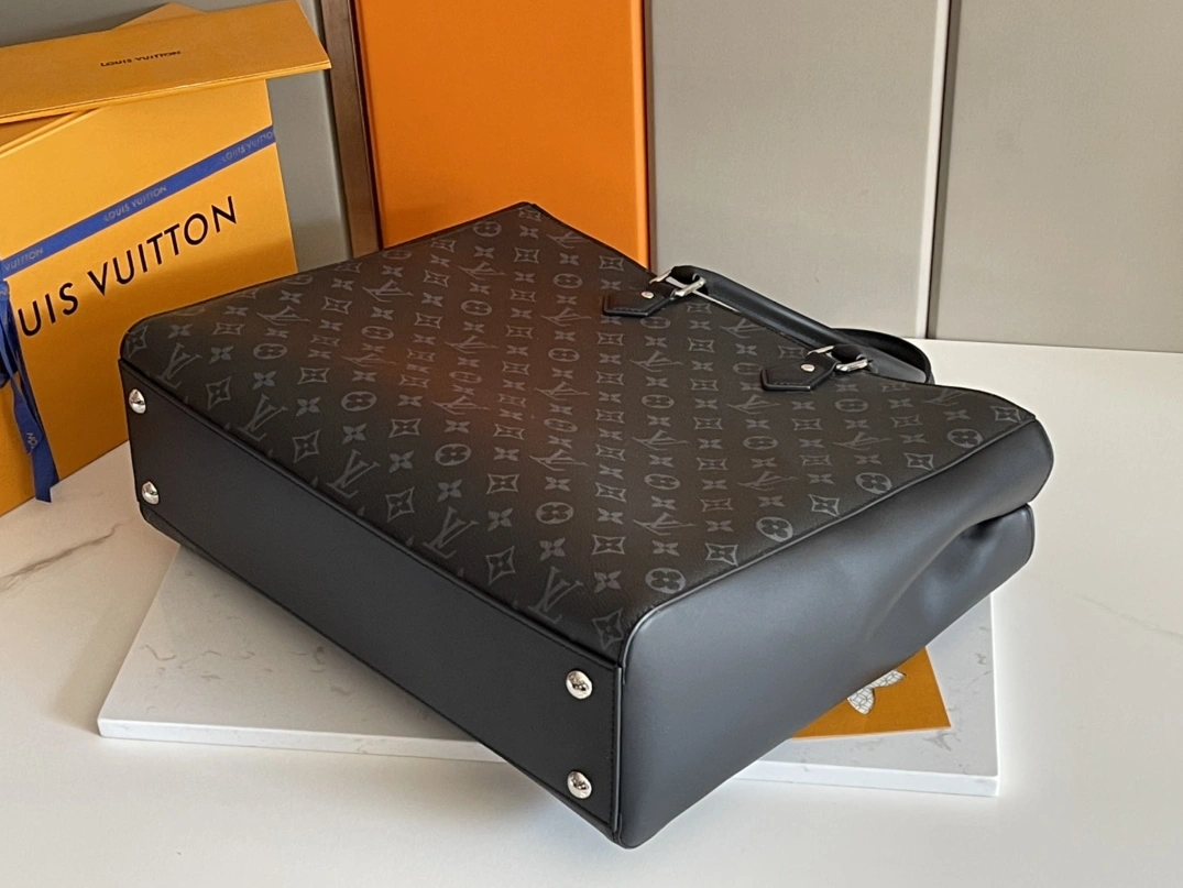 Comfortable 5825 Louis Vuitton AAA Quality Handbags For Unisex