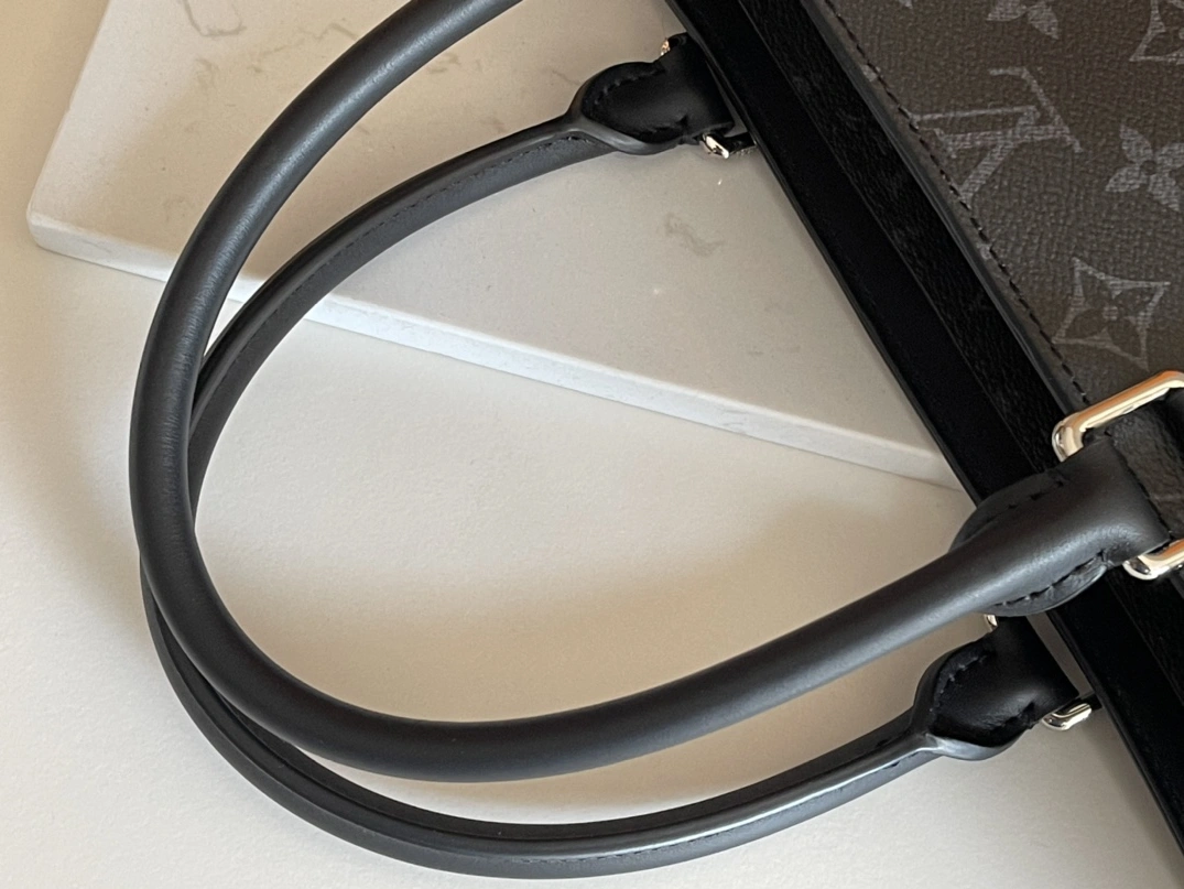 Comfortable 5825 Louis Vuitton AAA Quality Handbags For Unisex
