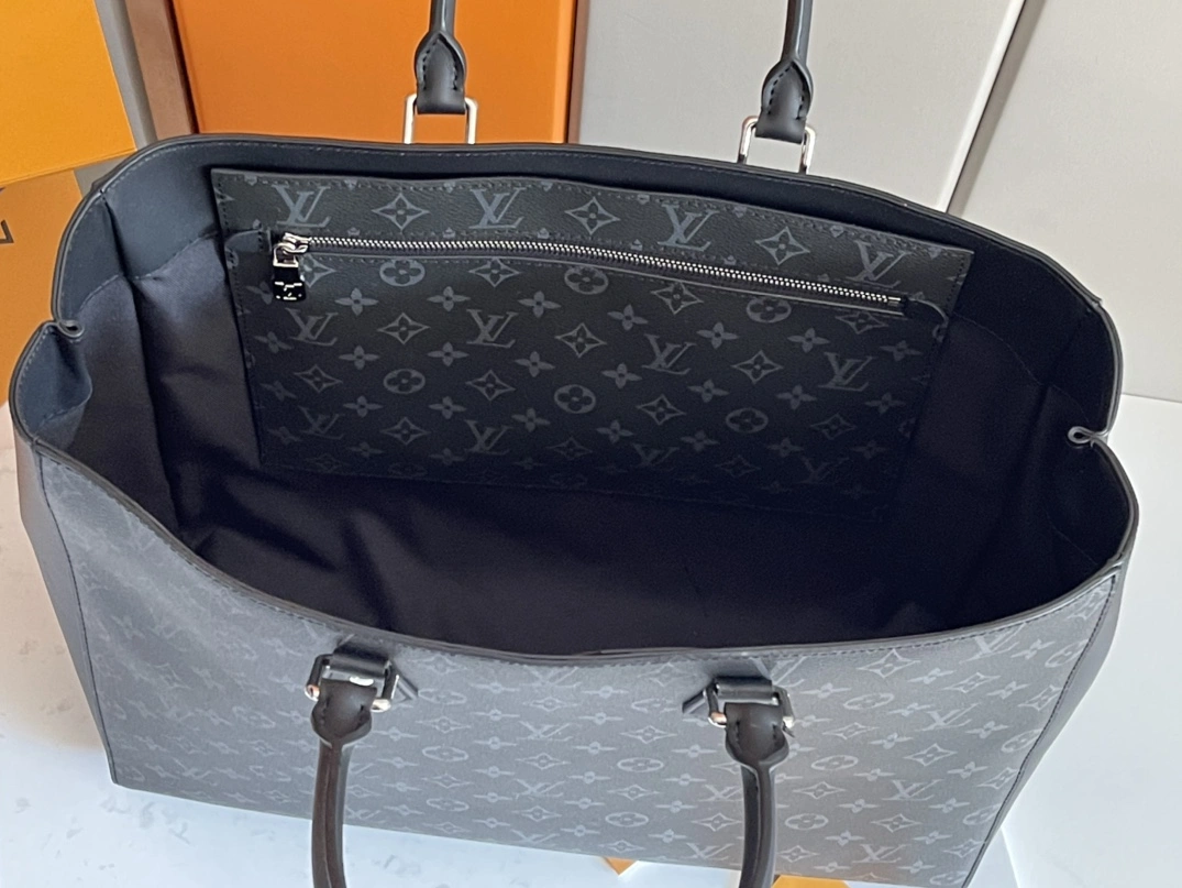 Comfortable 5825 Louis Vuitton AAA Quality Handbags For Unisex