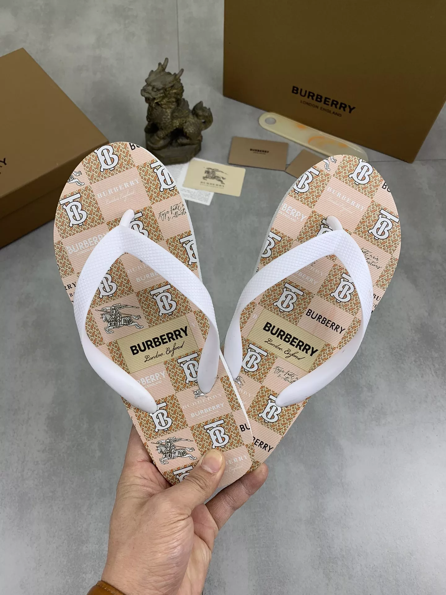 Comfortable 6098 Burberry Slippers For Women