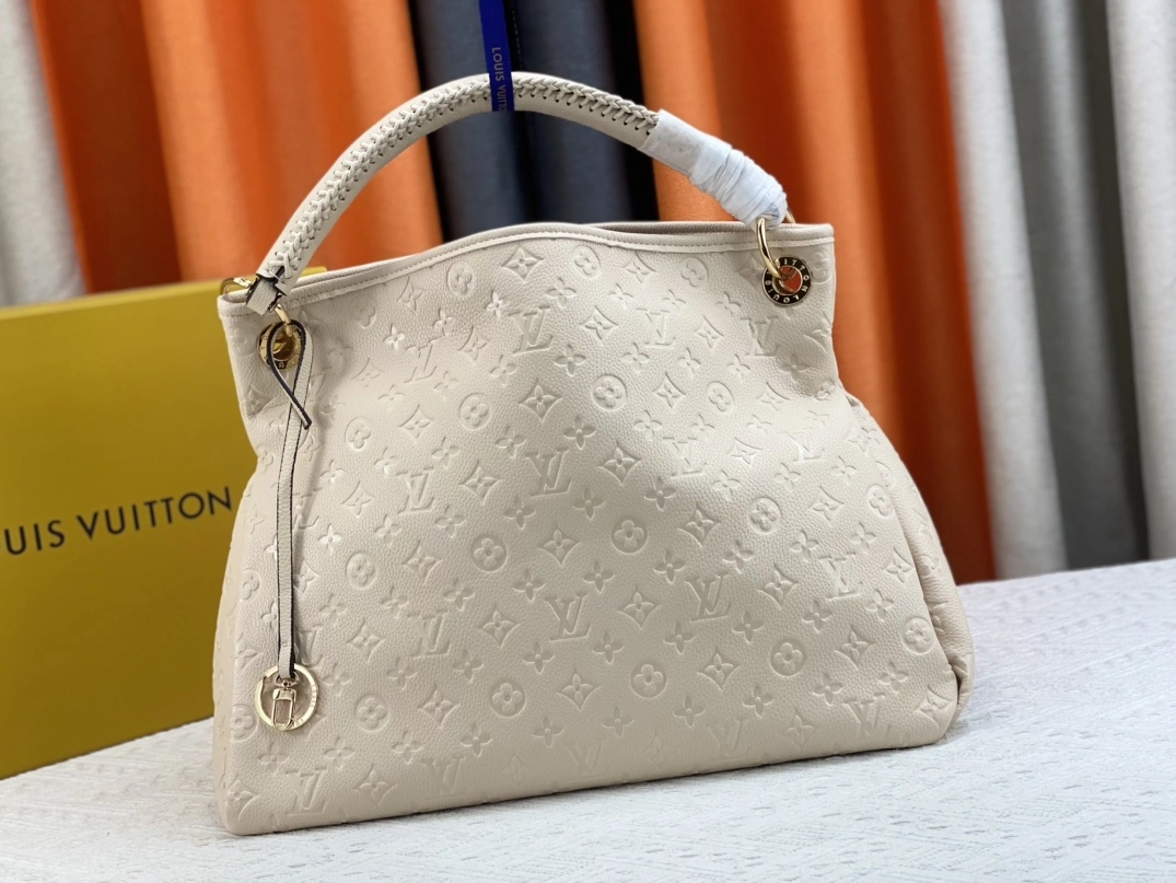 Comfortable 6148 Louis Vuitton AAA Quality Handbags For Women