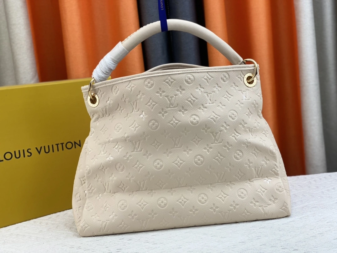 Comfortable 6148 Louis Vuitton AAA Quality Handbags For Women