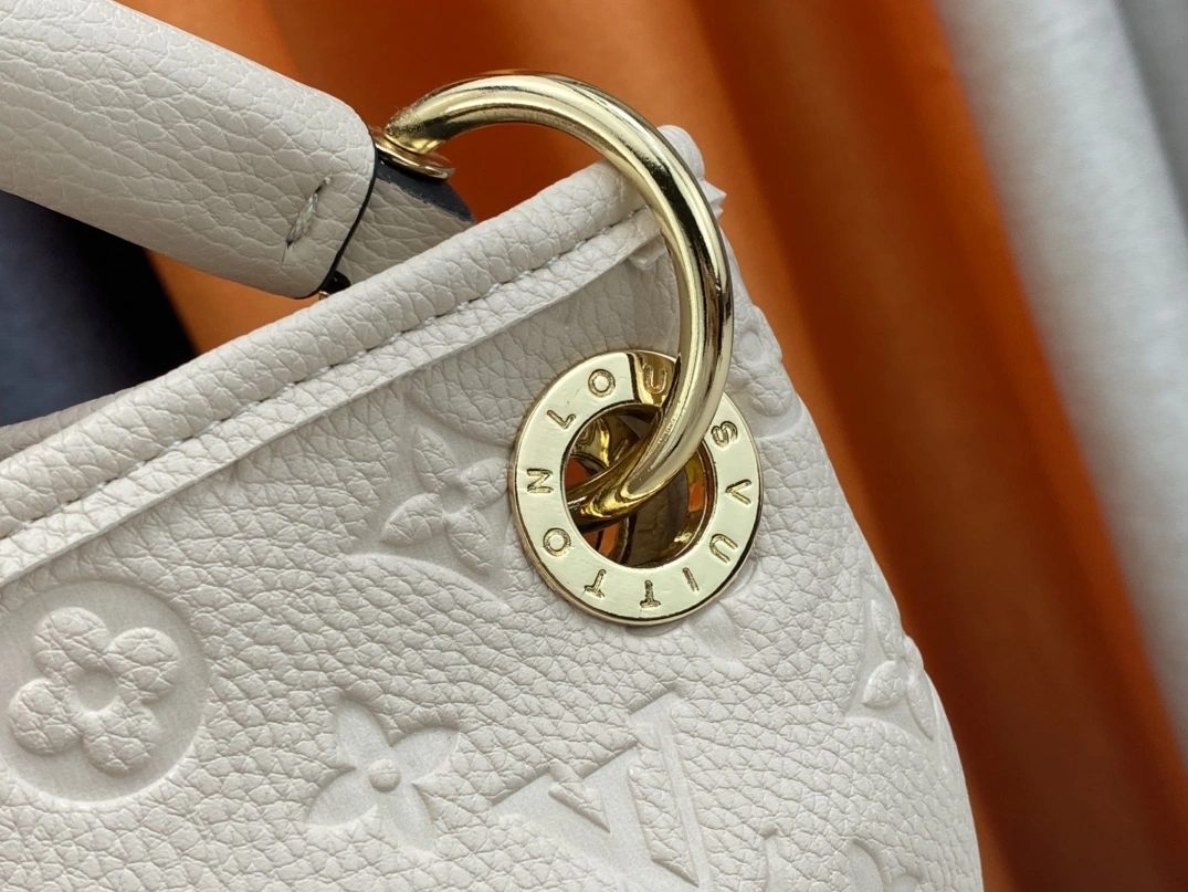Comfortable 6148 Louis Vuitton AAA Quality Handbags For Women