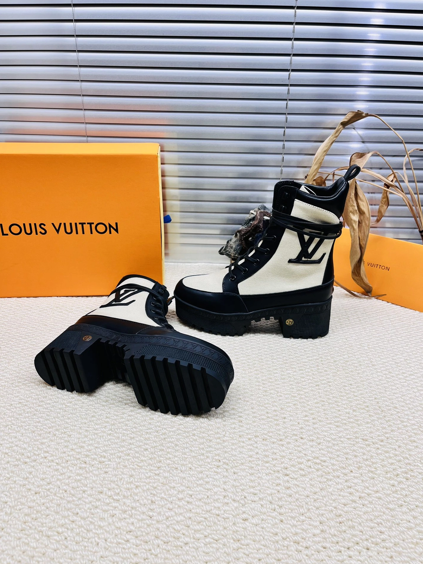 Comfortable 692 Louis Vuitton Boots For Women