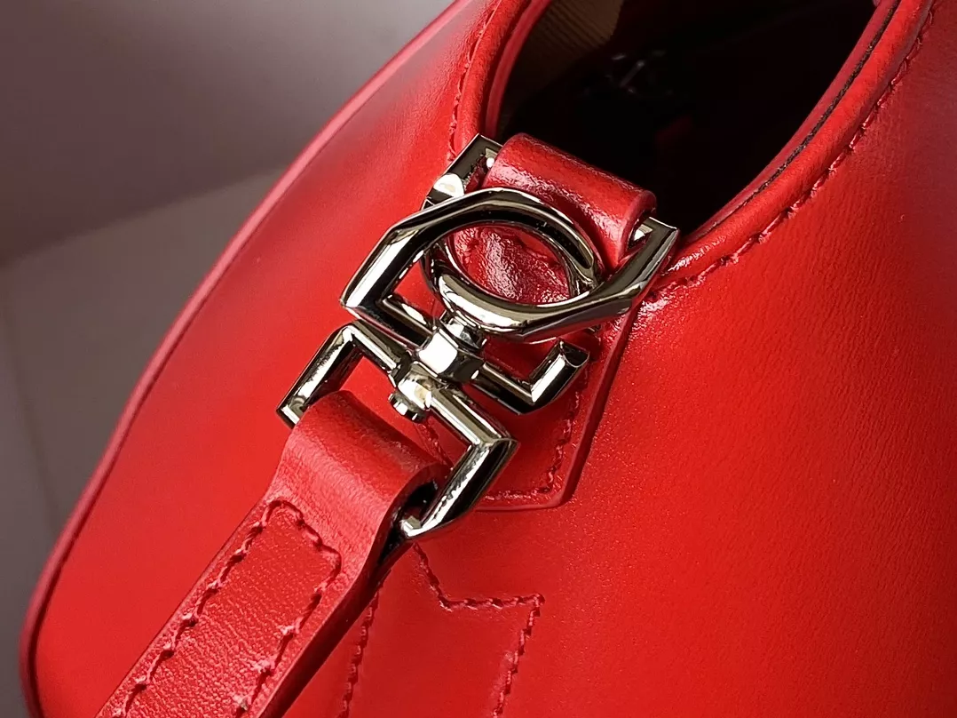 Comfortable 7030 Givenchy AAA Quality Handbags For Women