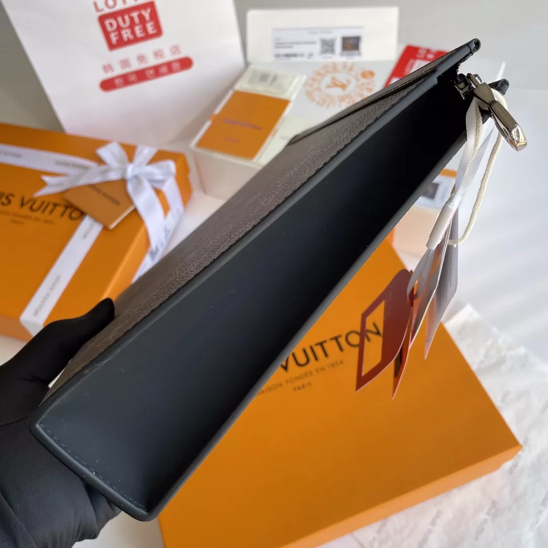 Comfortable 704 Louis Vuitton AAA Quality Wallets