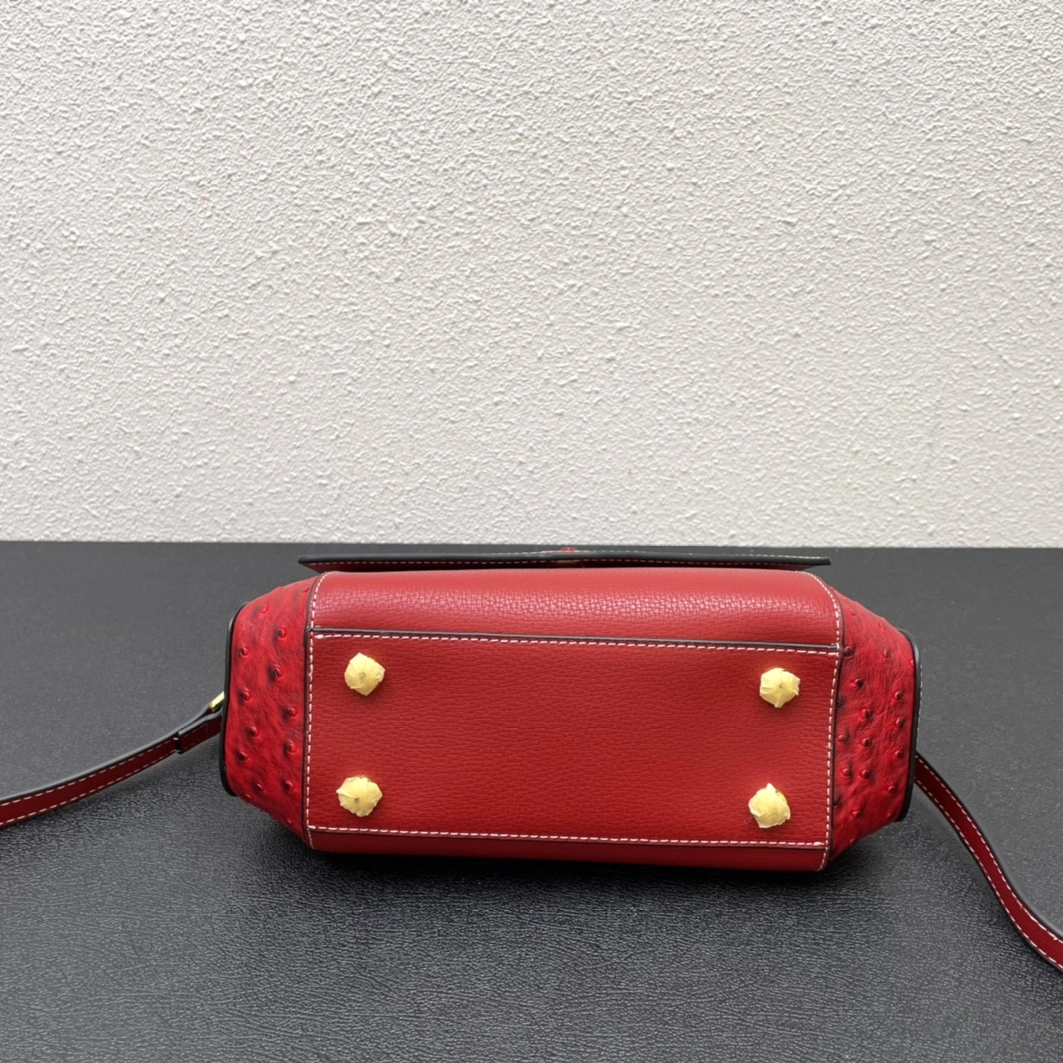 Comfortable 7371 Prada AAA Quality Messenger Bags For Women