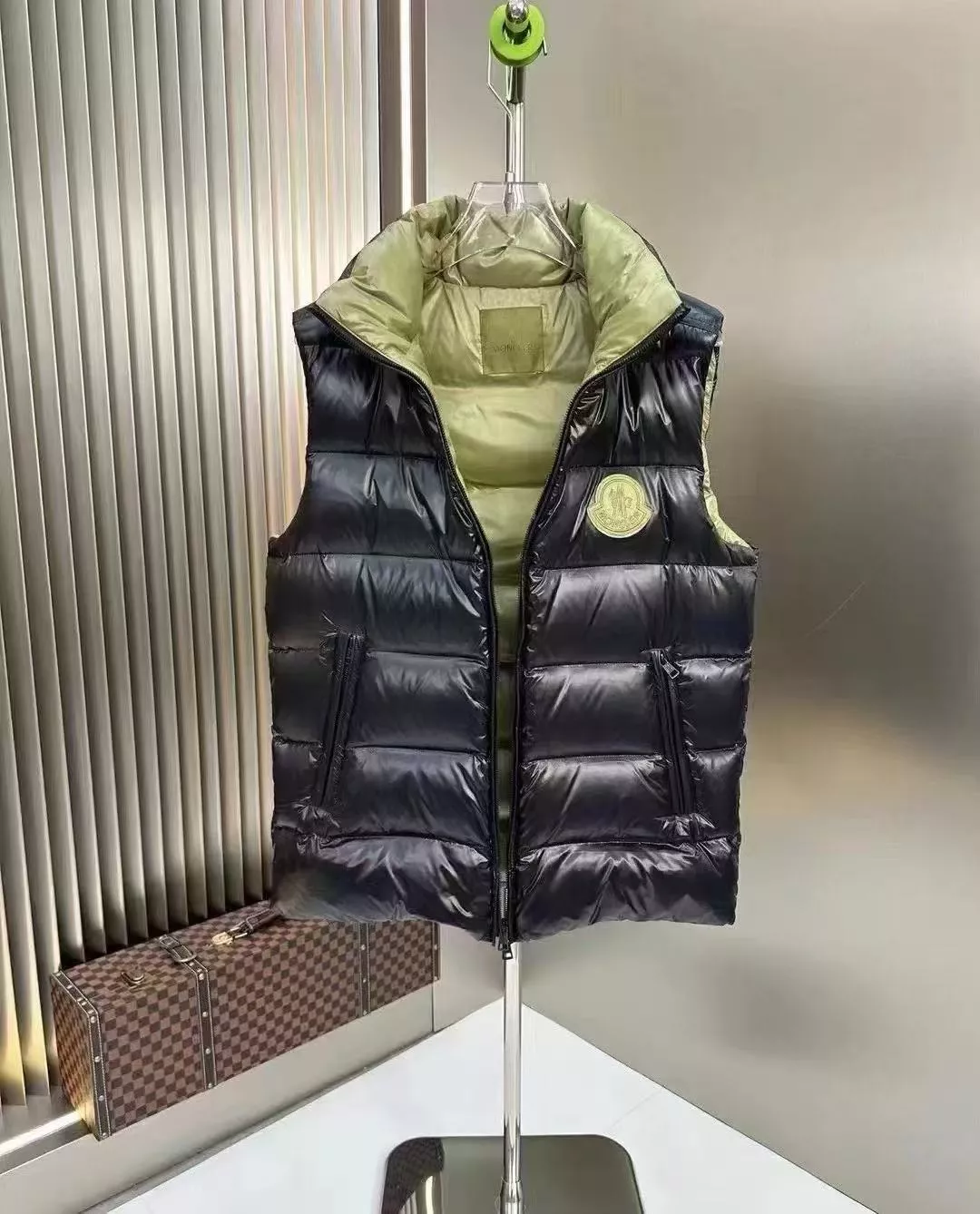 Comfortable 7428 Moncler Down Feather Coat Sleeveless For Unisex