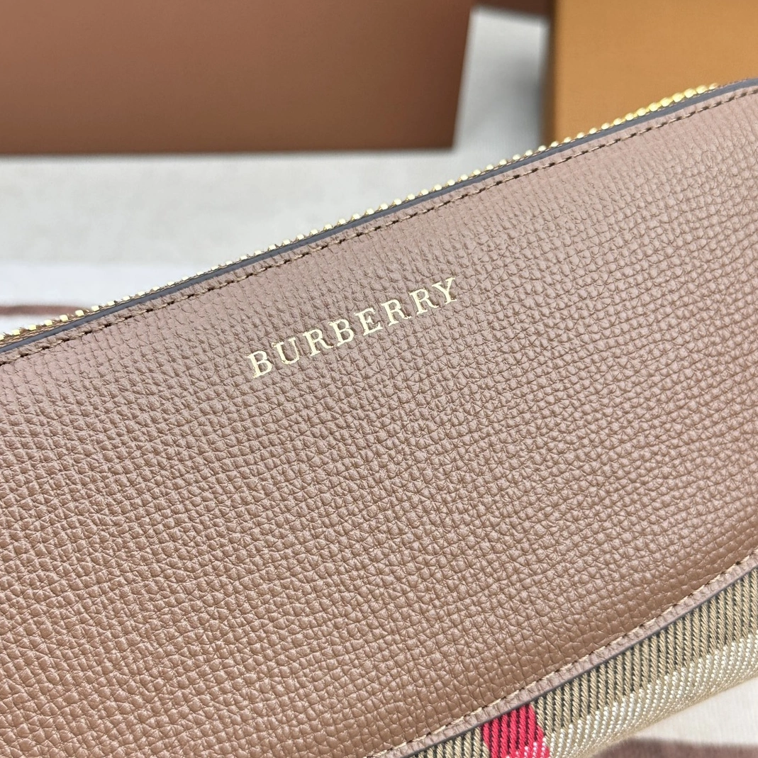 Comfortable 748 Burberry AAA Quality Wallets For Women
