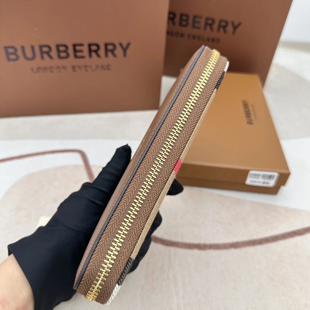 Comfortable 748 Burberry AAA Quality Wallets For Women