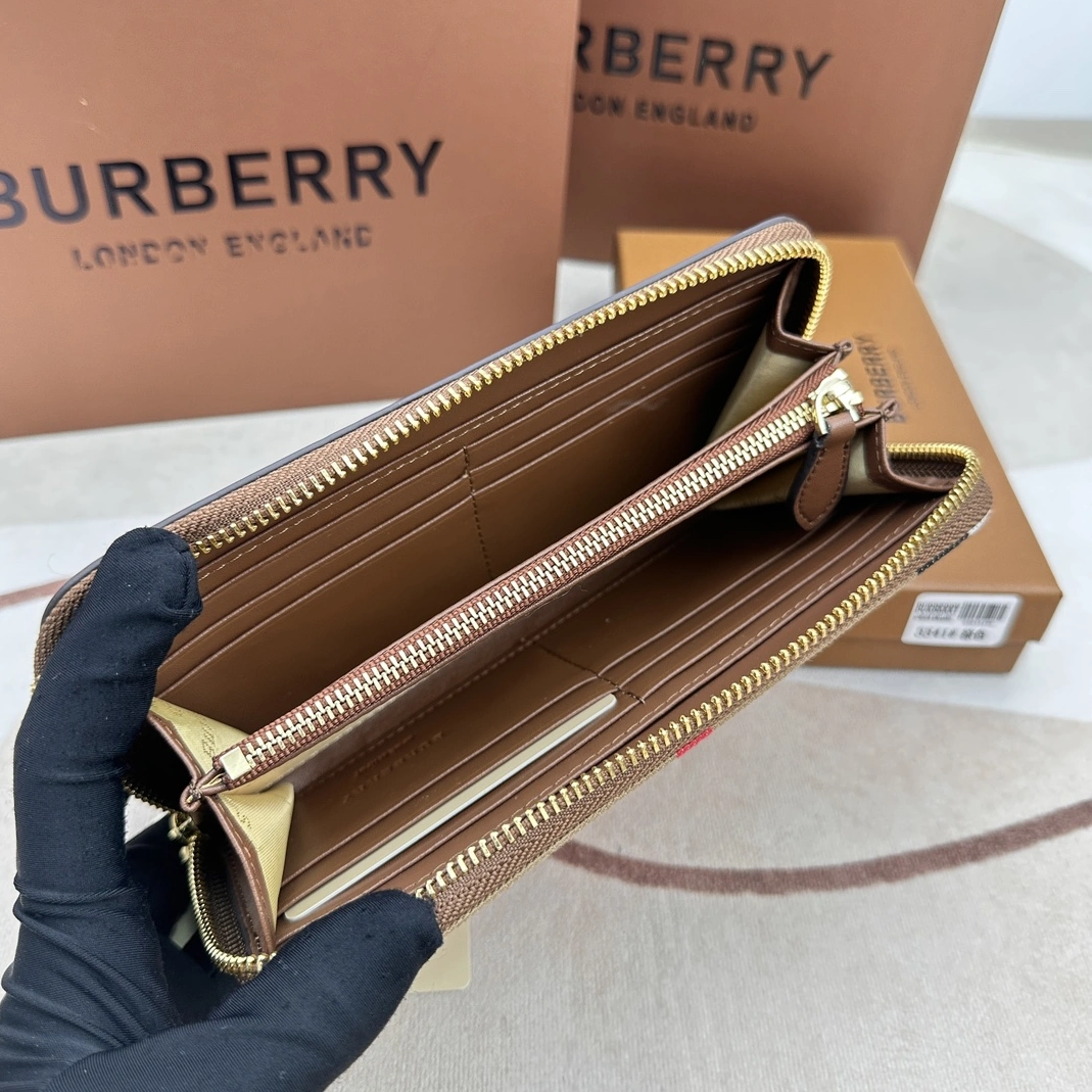 Comfortable 748 Burberry AAA Quality Wallets For Women