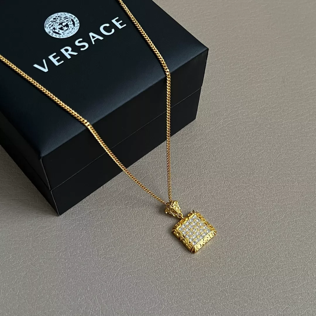 Comfortable 7501 Versace Necklaces