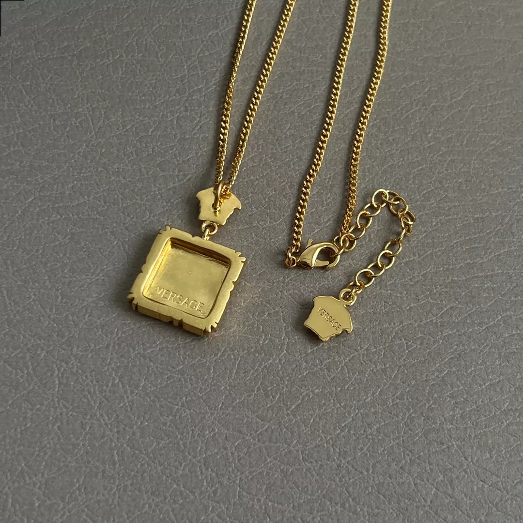 Comfortable 7501 Versace Necklaces