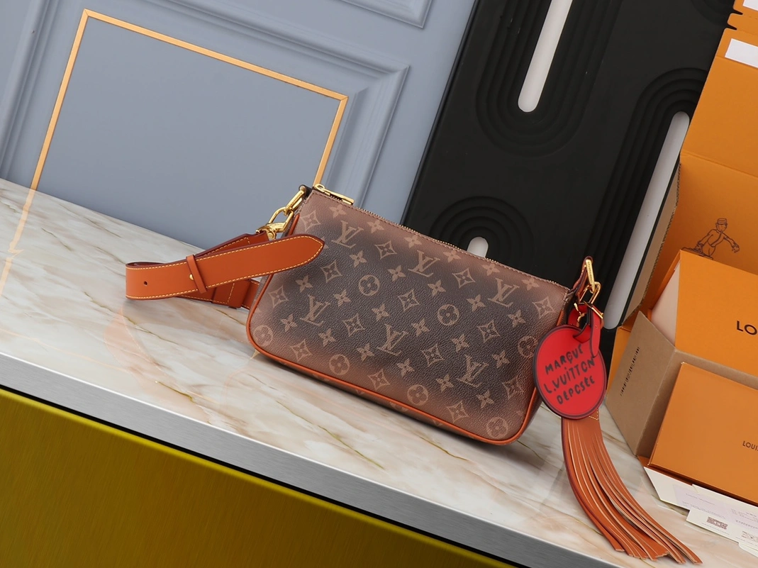 Comfortable 7660 Louis Vuitton AAA Quality Messenger Bags For Unisex