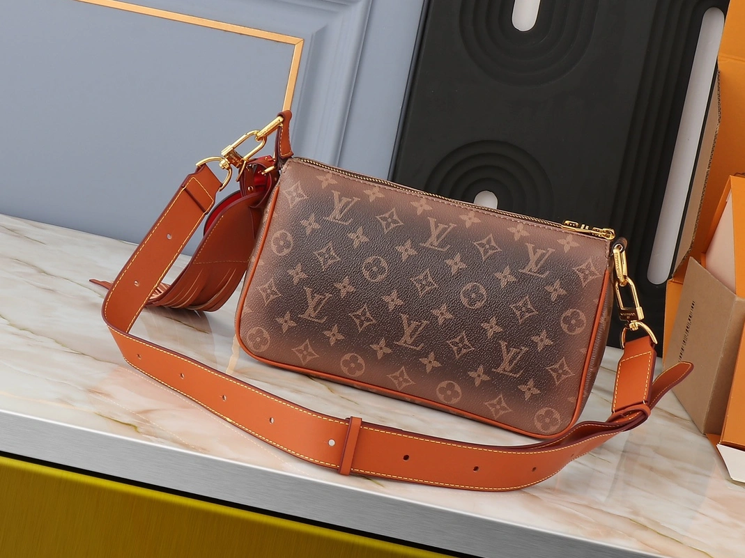Comfortable 7660 Louis Vuitton AAA Quality Messenger Bags For Unisex
