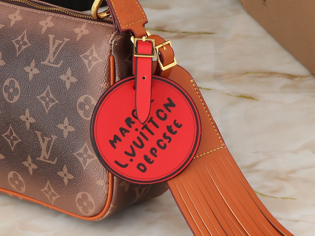 Comfortable 7660 Louis Vuitton AAA Quality Messenger Bags For Unisex
