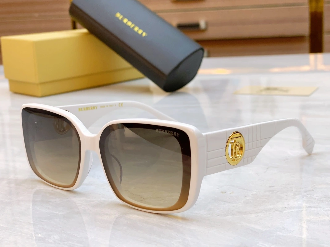 Comfortable 7758 Burberry AAA Quality Sunglasses