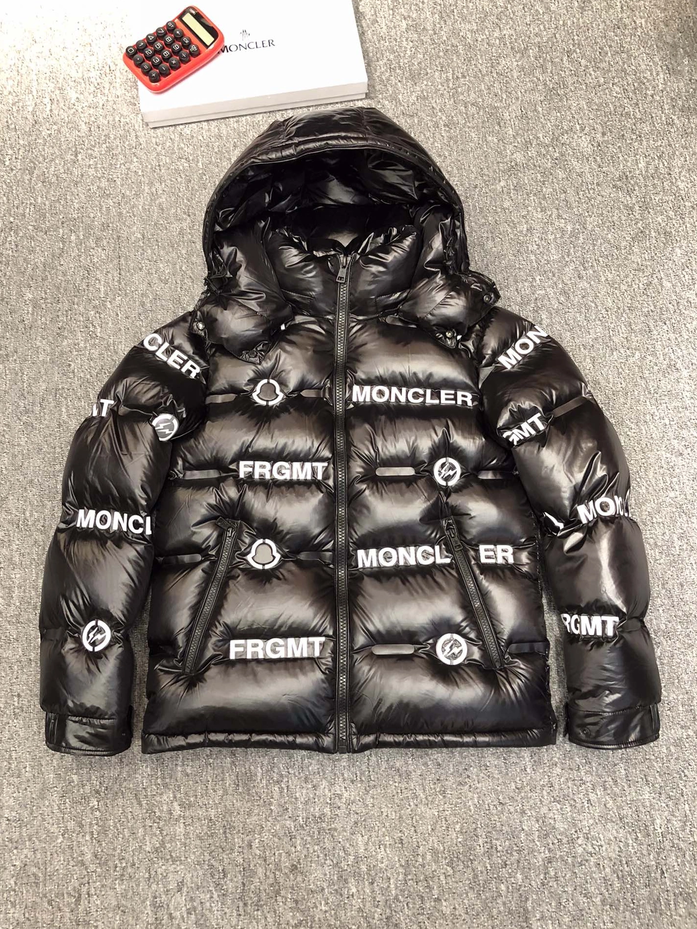 Comfortable 7975 Moncler Down Feather Coat Long Sleeved For Men