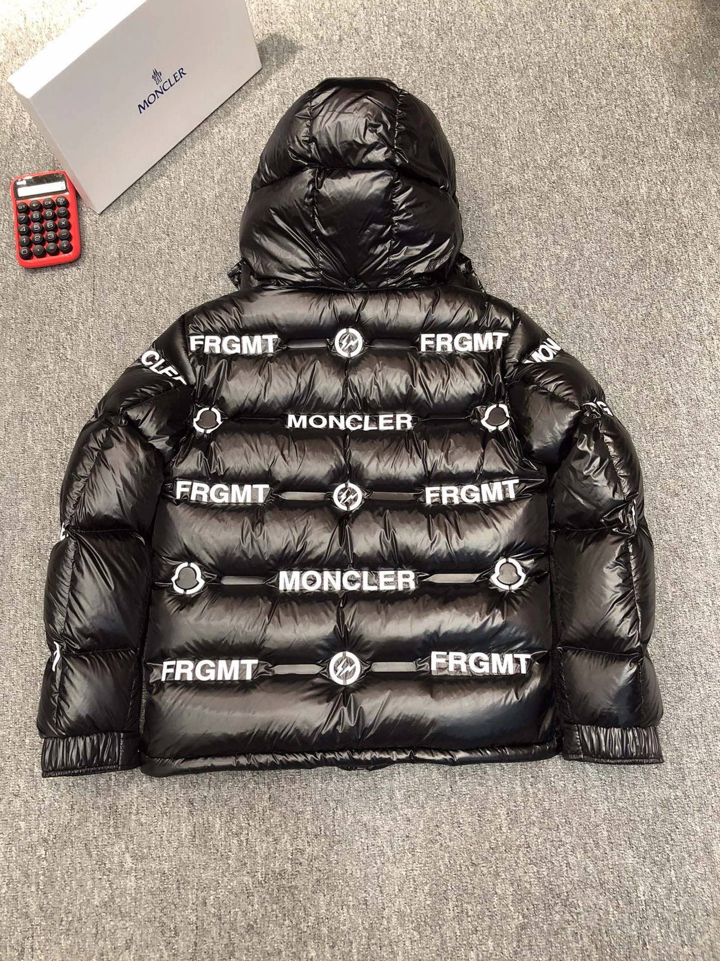 Comfortable 7975 Moncler Down Feather Coat Long Sleeved For Men