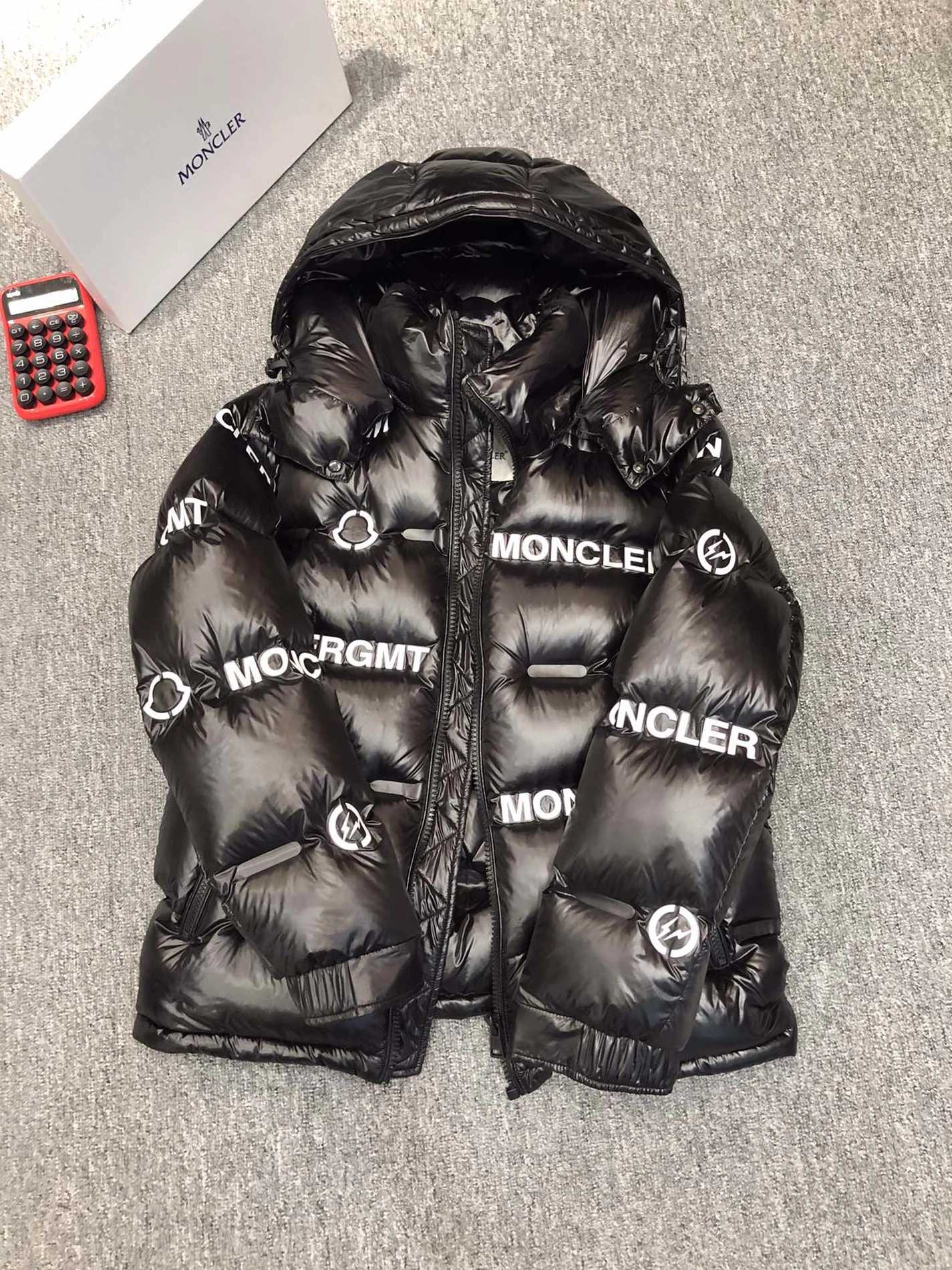 Comfortable 7975 Moncler Down Feather Coat Long Sleeved For Men