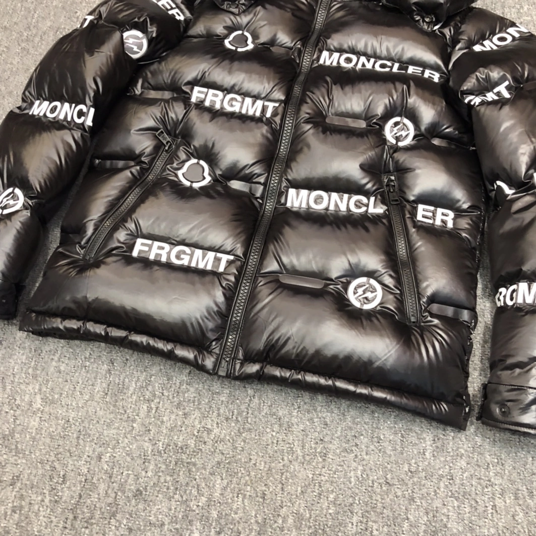 Comfortable 7975 Moncler Down Feather Coat Long Sleeved For Men