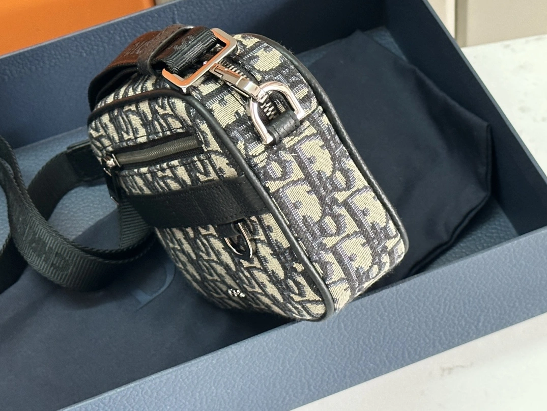 Comfortable 7988 Christian Dior AAA Man Messenger Bags