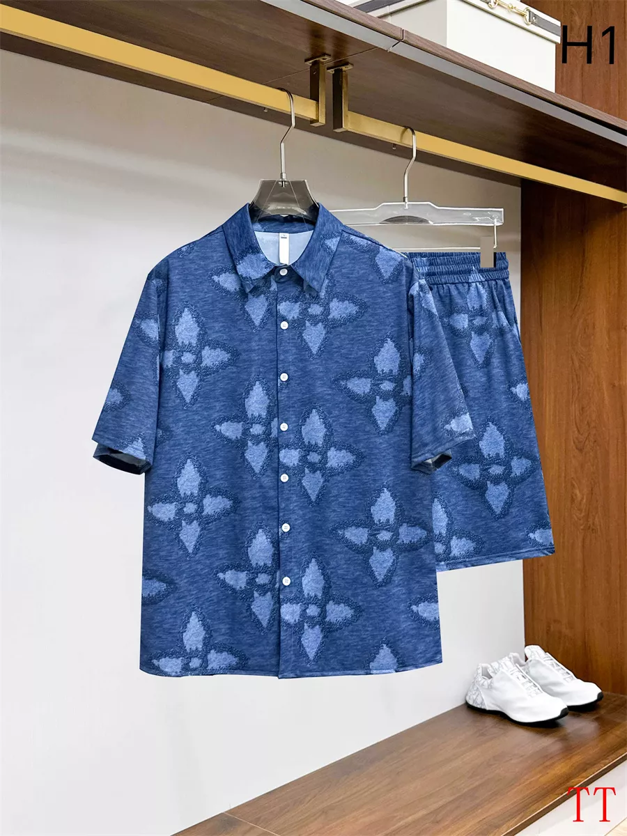 Comfortable 8078 Louis Vuitton LV Tracksuits Short Sleeved For Men