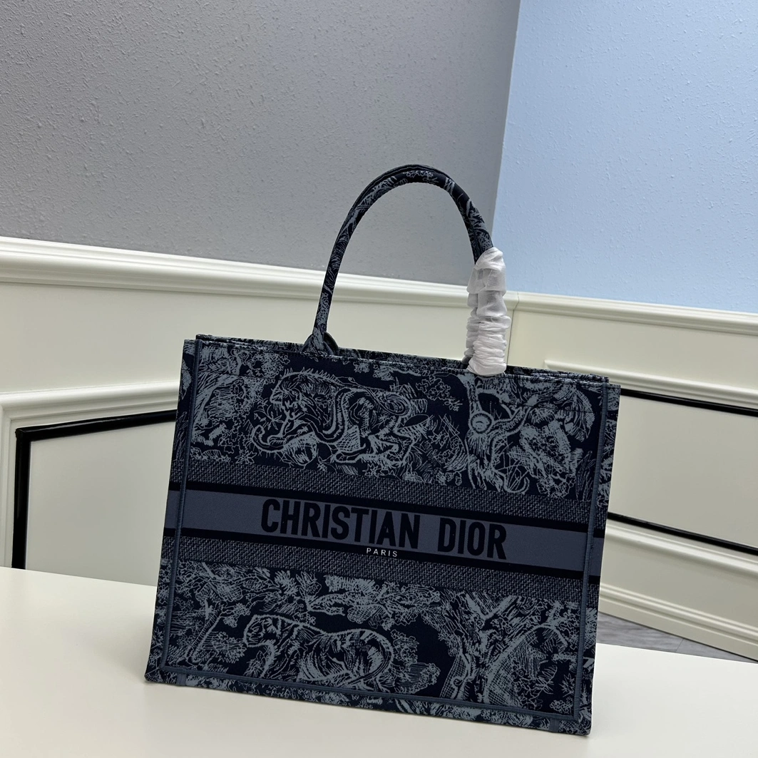 Comfortable 8106 Christian Dior AAA Quality Tote-Handbags For Women
