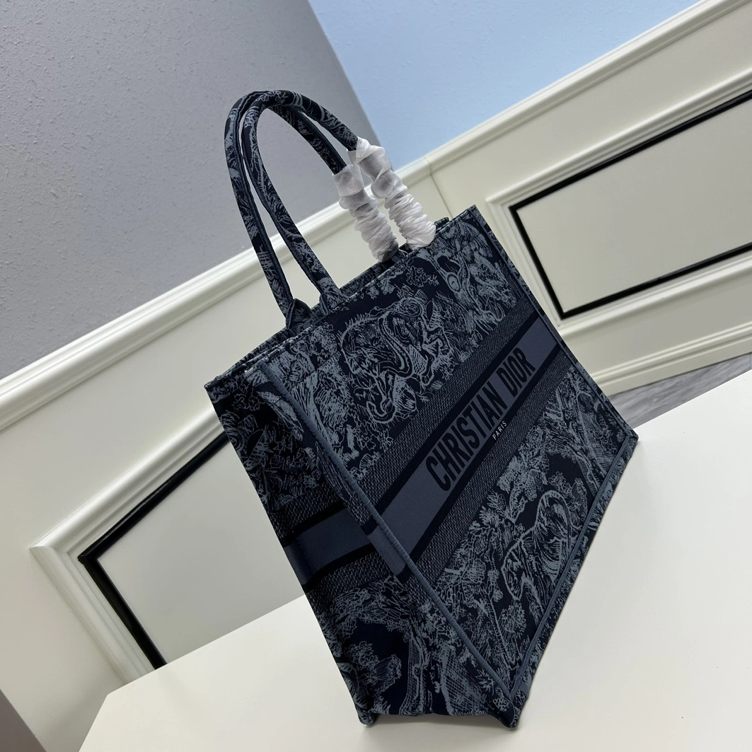 Comfortable 8106 Christian Dior AAA Quality Tote-Handbags For Women