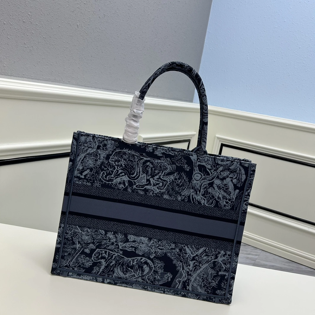 Comfortable 8106 Christian Dior AAA Quality Tote-Handbags For Women