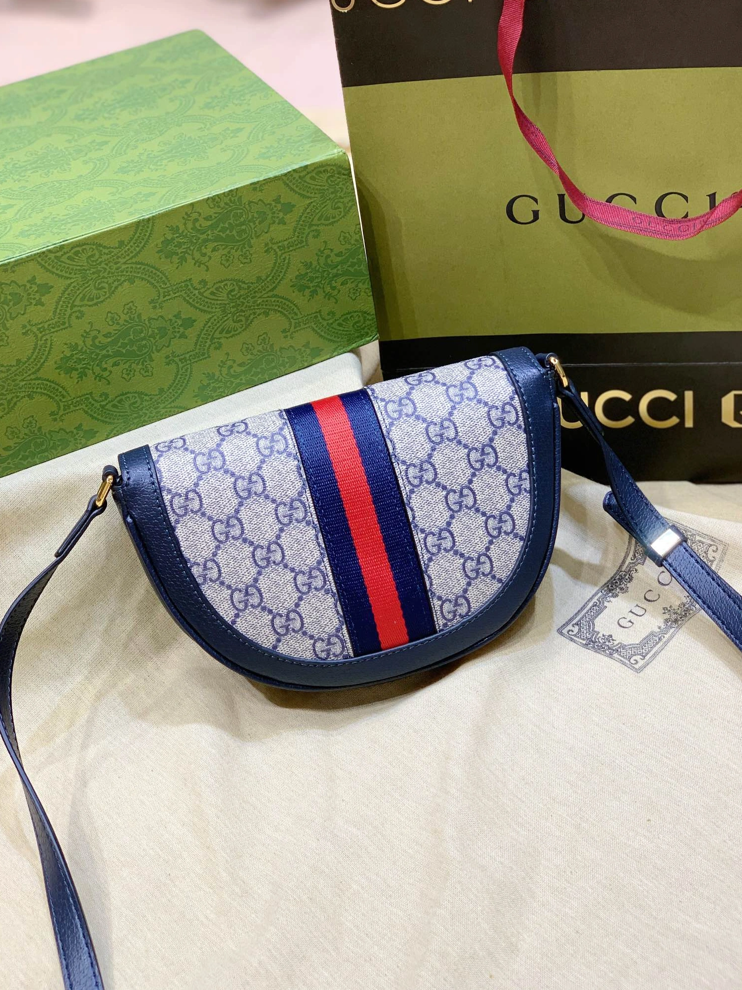 Comfortable 8137 Gucci AAA Quality Messenger Bags For Women