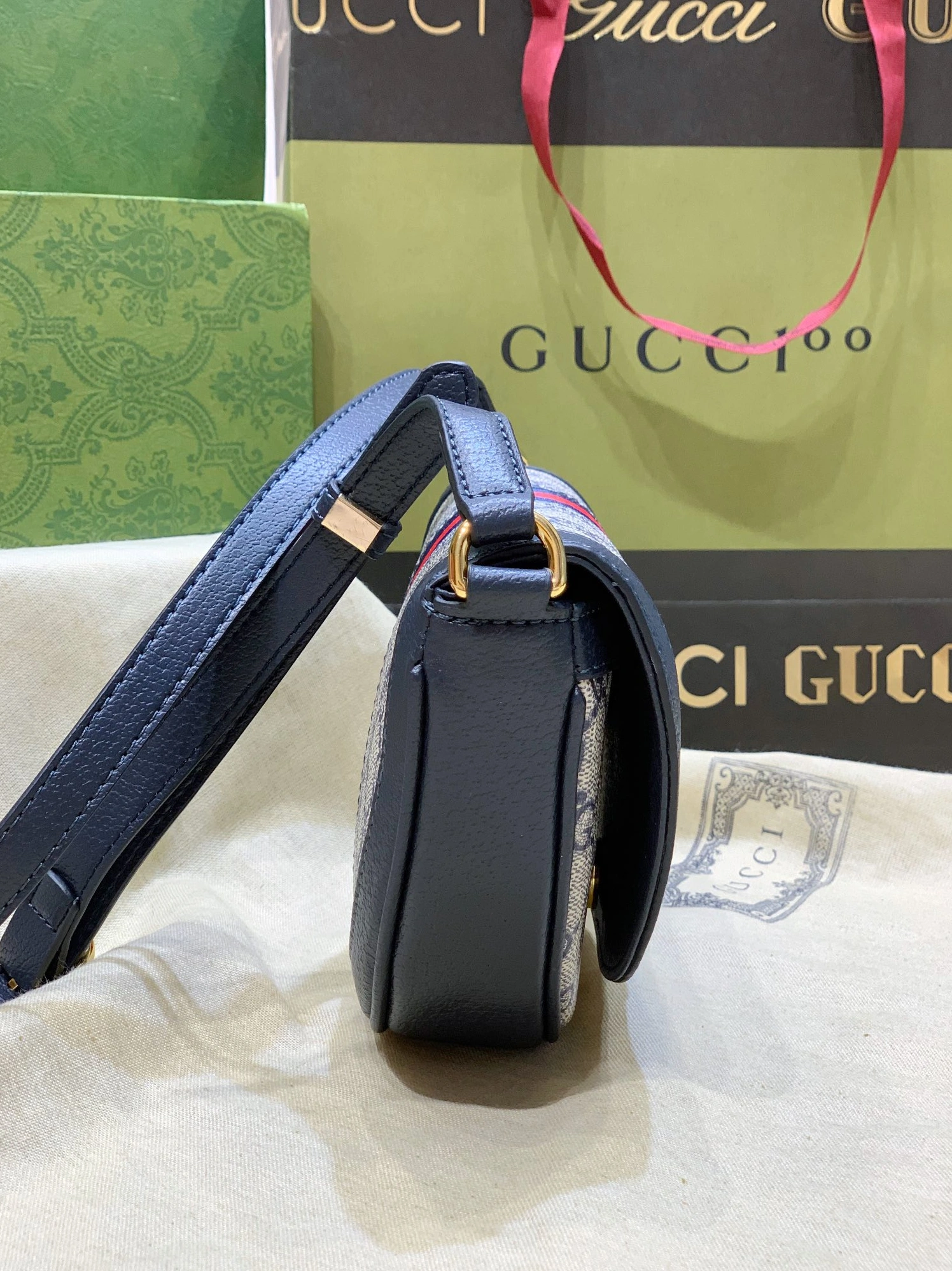Comfortable 8137 Gucci AAA Quality Messenger Bags For Women