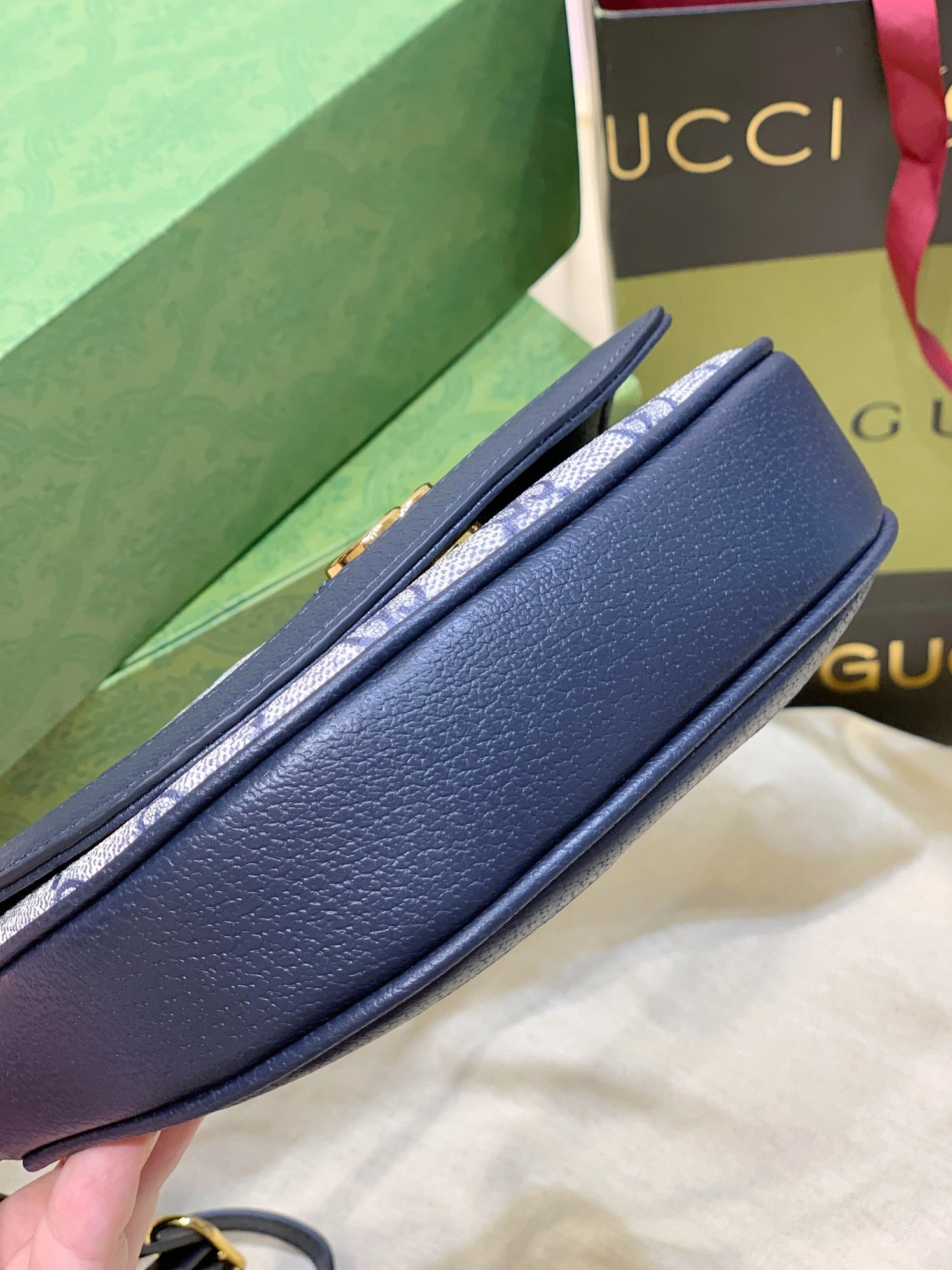 Comfortable 8137 Gucci AAA Quality Messenger Bags For Women