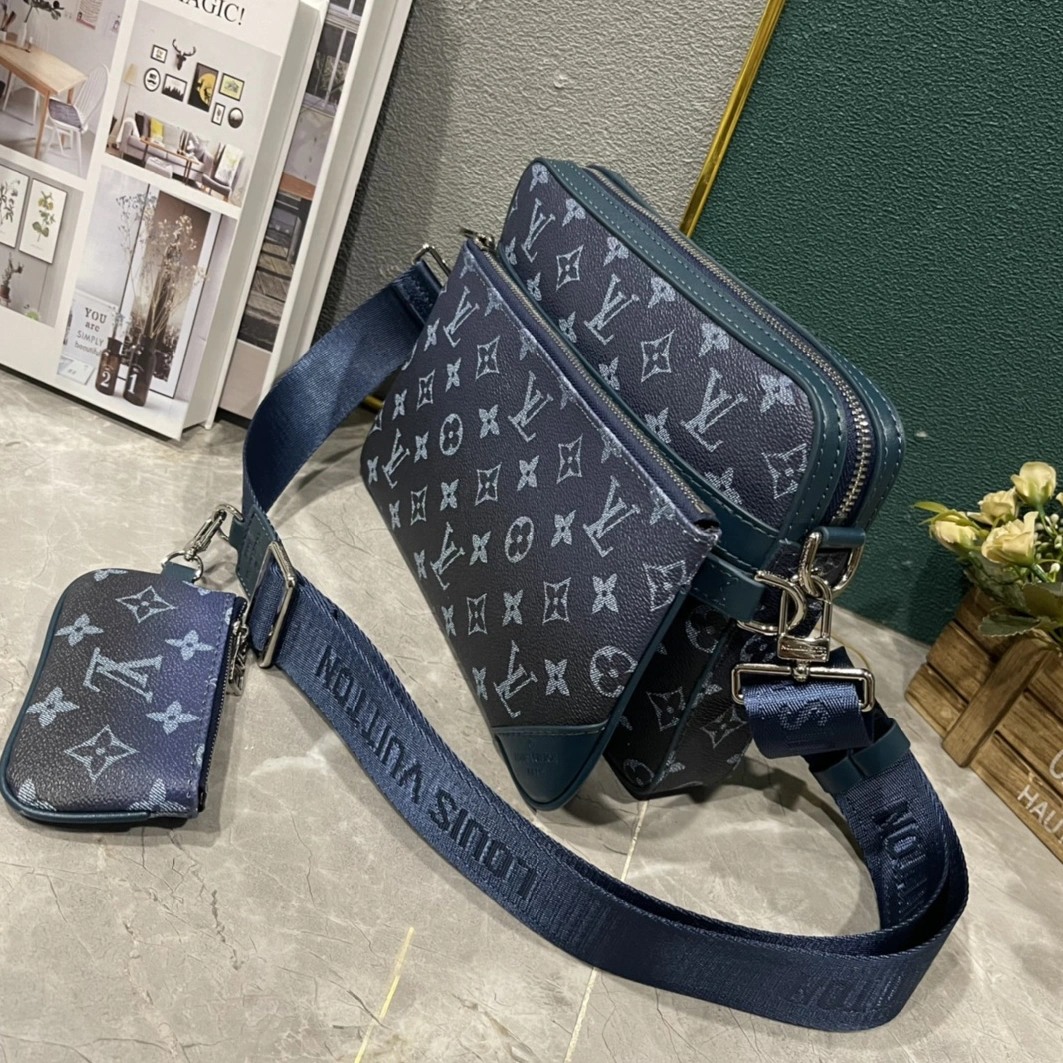 Comfortable 8290 Louis Vuitton AAA Man Messenger Bags