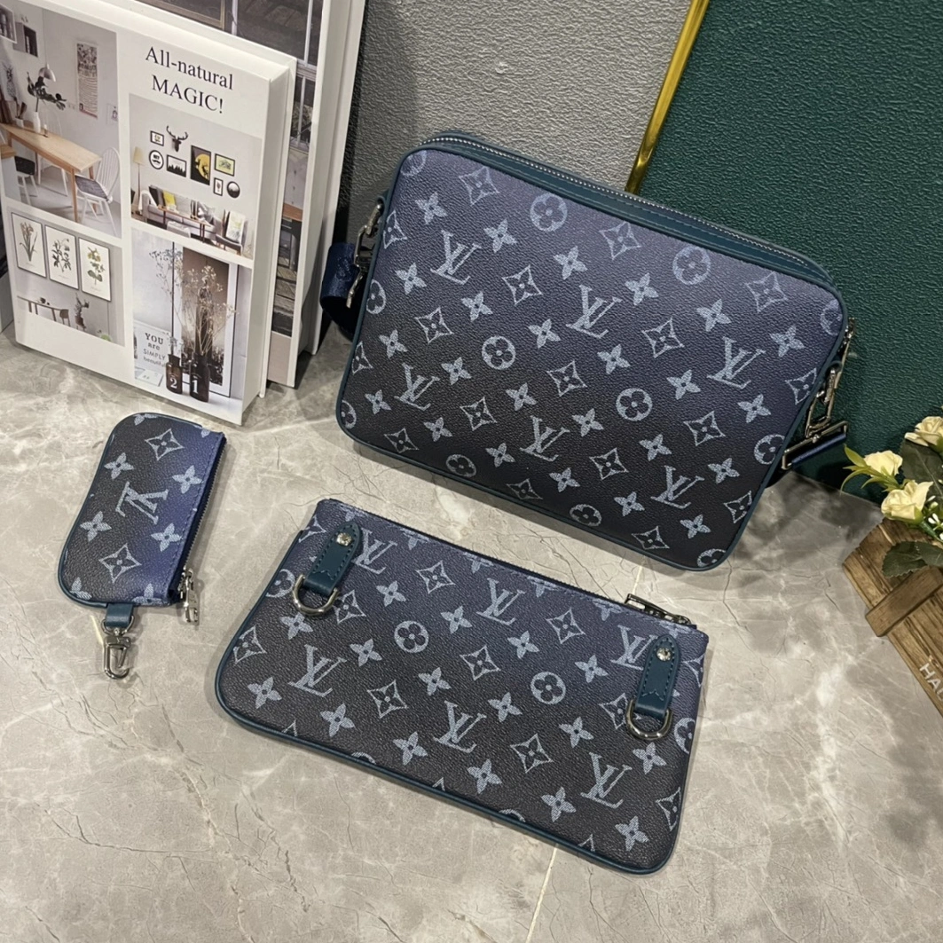 Comfortable 8290 Louis Vuitton AAA Man Messenger Bags