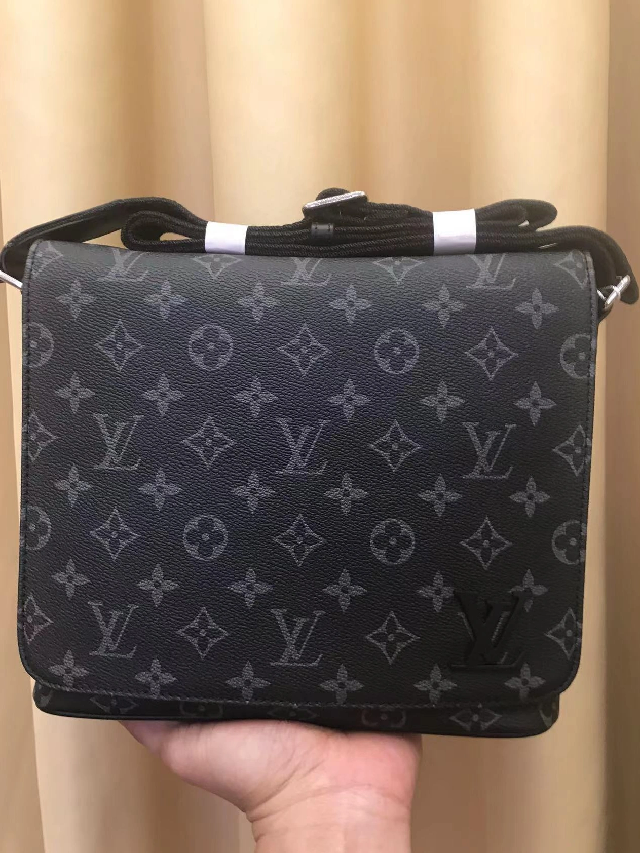 Comfortable 8310 Louis Vuitton AAA Man Messenger Bags