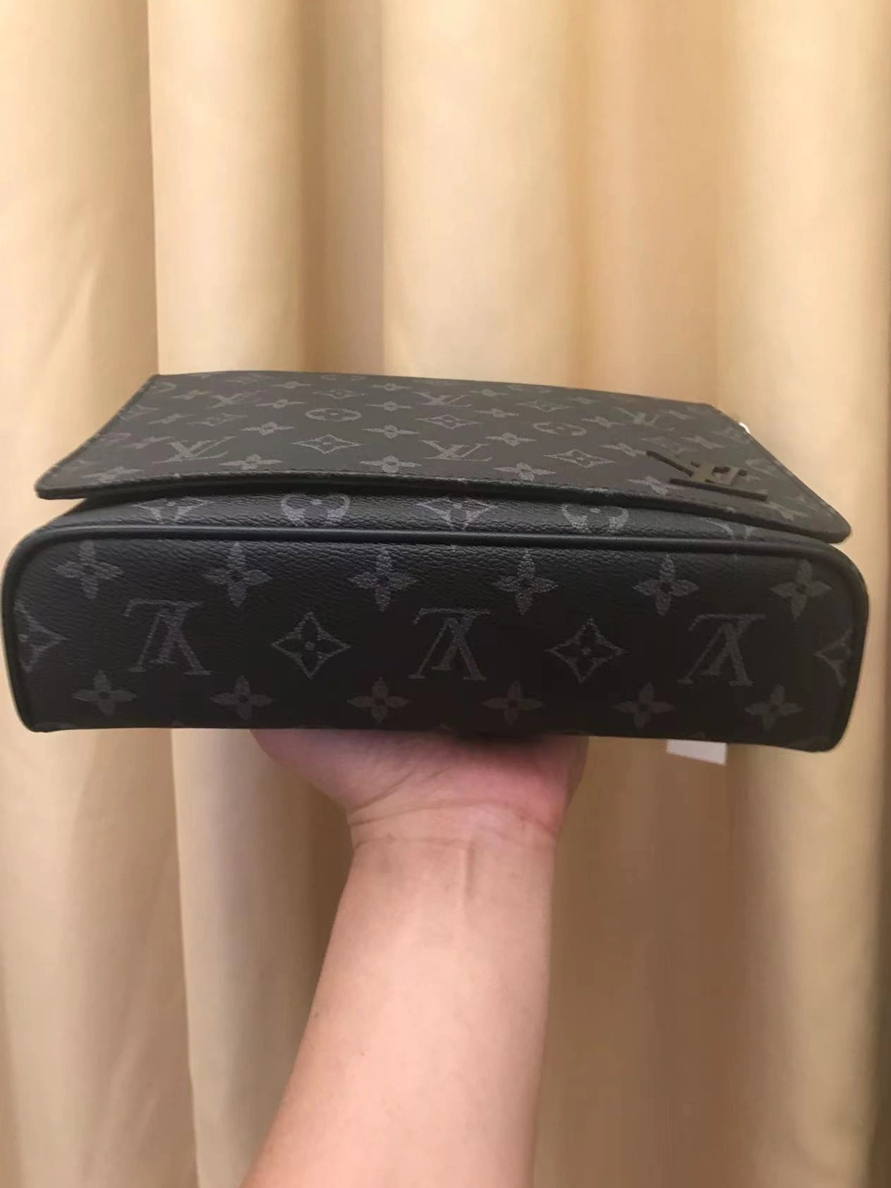 Comfortable 8310 Louis Vuitton AAA Man Messenger Bags
