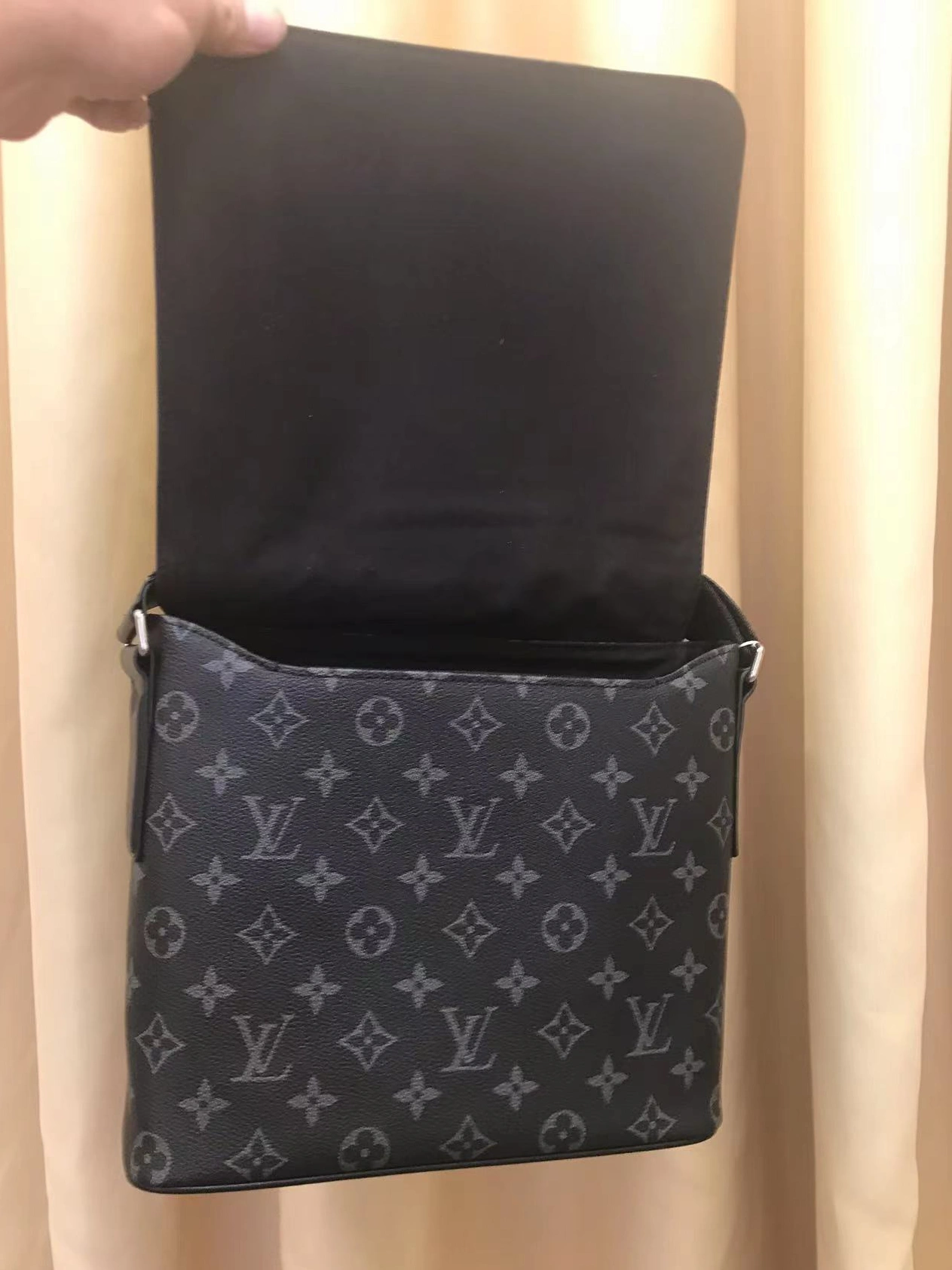 Comfortable 8310 Louis Vuitton AAA Man Messenger Bags