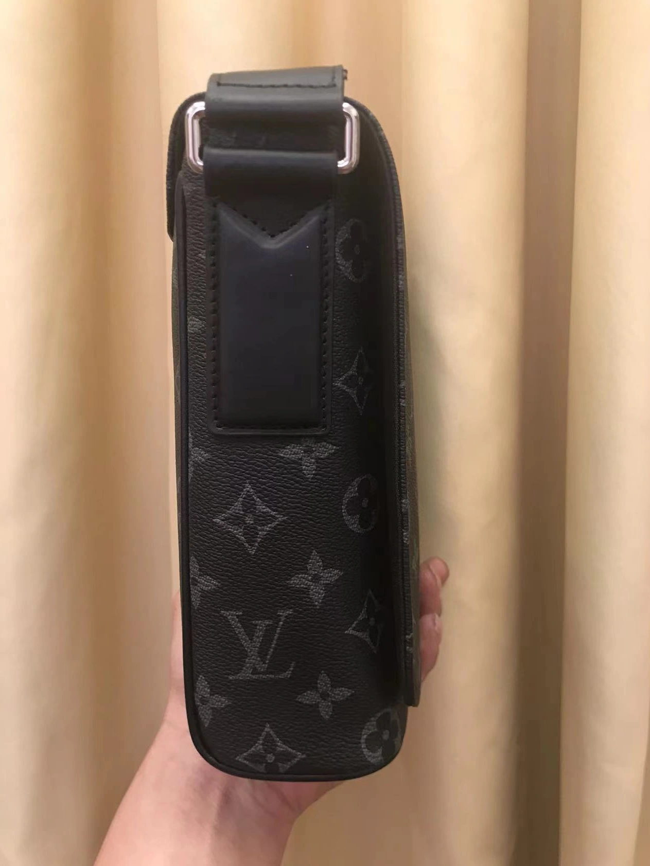 Comfortable 8310 Louis Vuitton AAA Man Messenger Bags