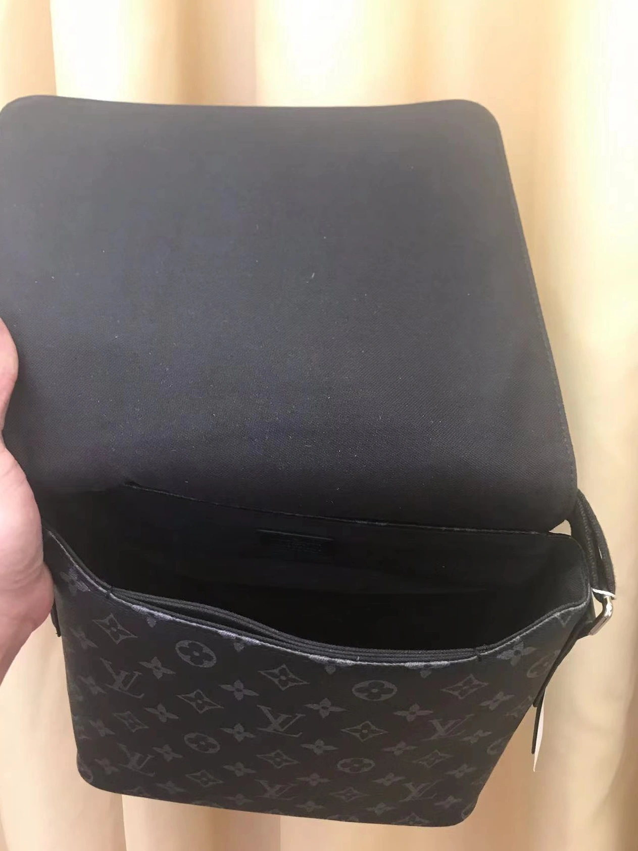 Comfortable 8310 Louis Vuitton AAA Man Messenger Bags