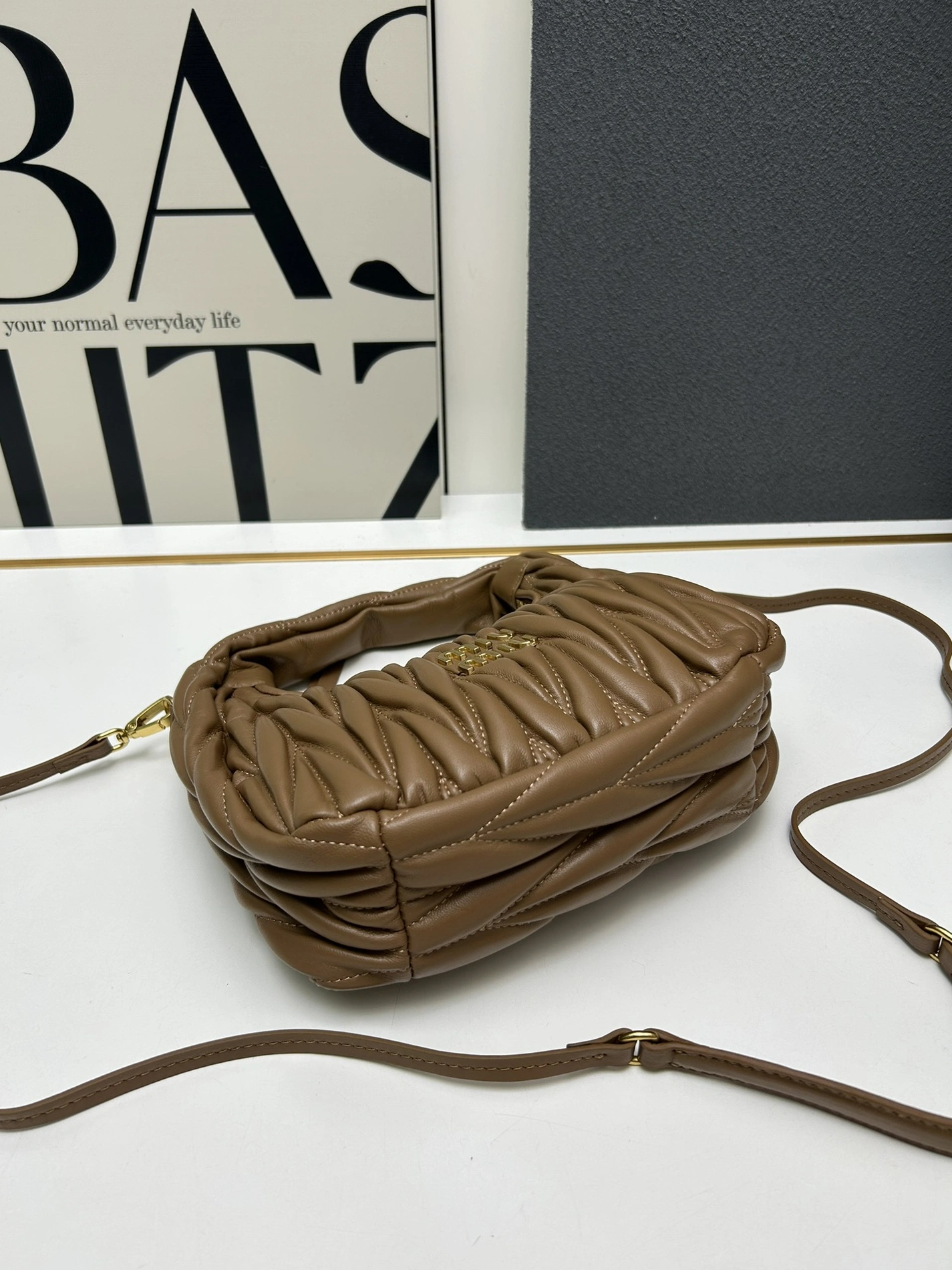 Comfortable 8364 MIU MIU AAA Quality Messenger Bags For Women