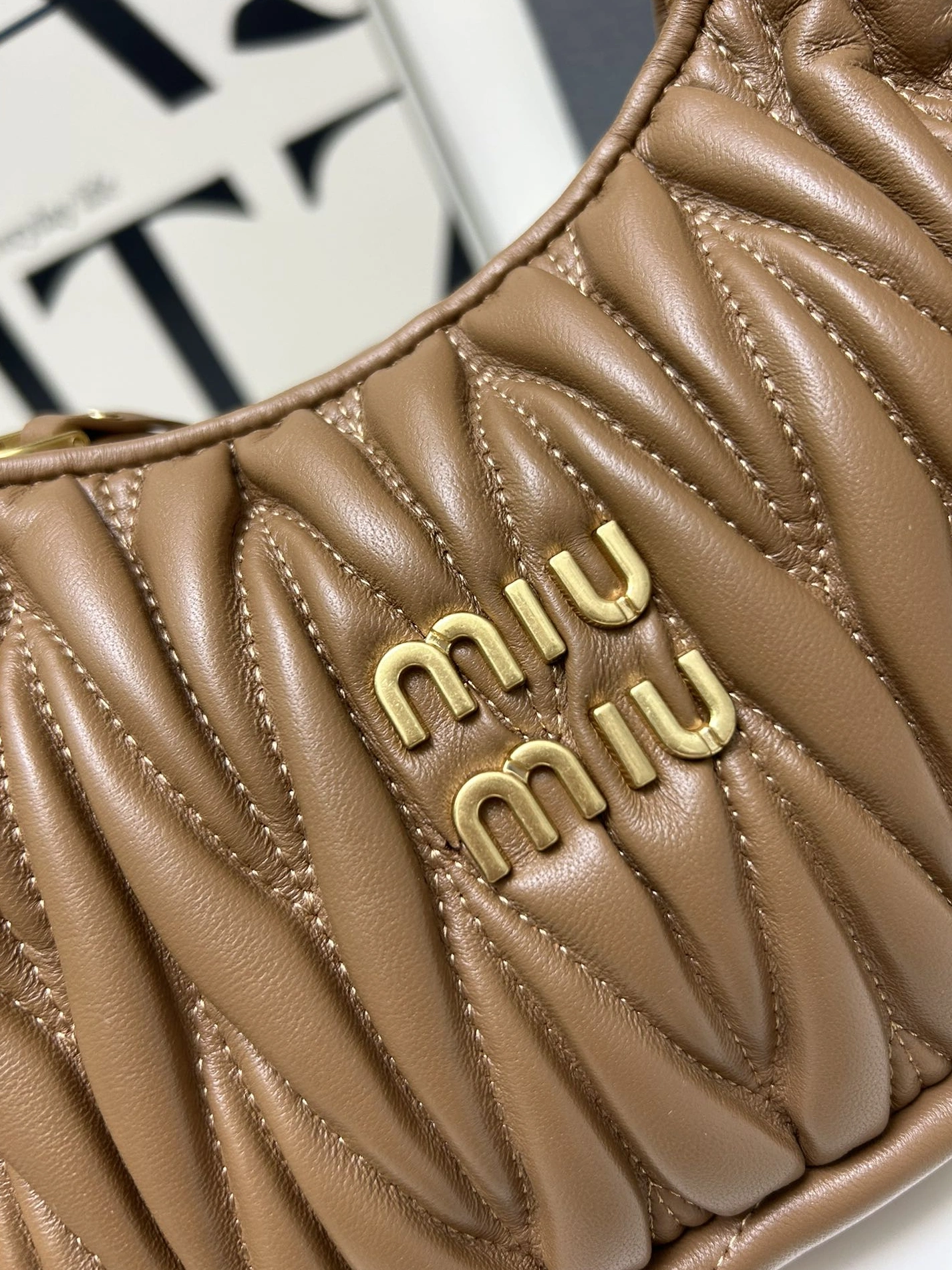 Comfortable 8364 MIU MIU AAA Quality Messenger Bags For Women