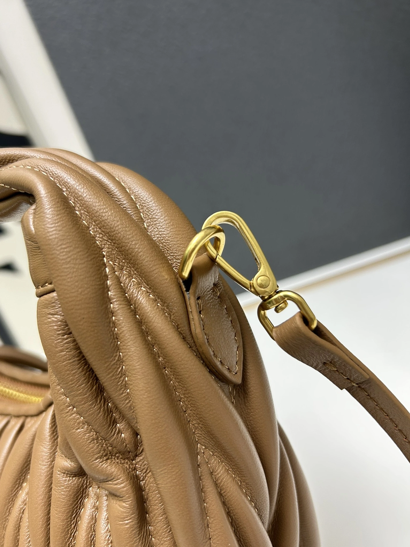 Comfortable 8364 MIU MIU AAA Quality Messenger Bags For Women