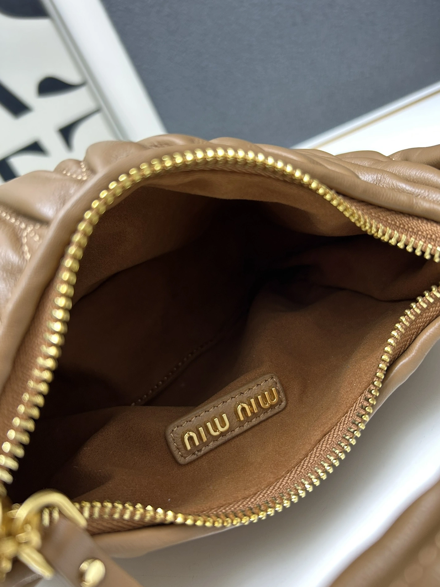 Comfortable 8364 MIU MIU AAA Quality Messenger Bags For Women