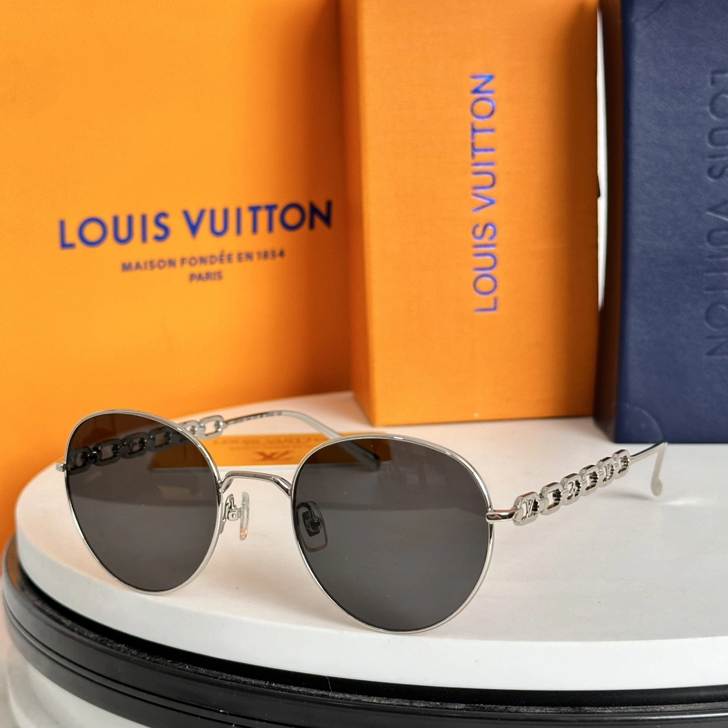 Comfortable 8521 Louis Vuitton AAA Quality Sunglasses