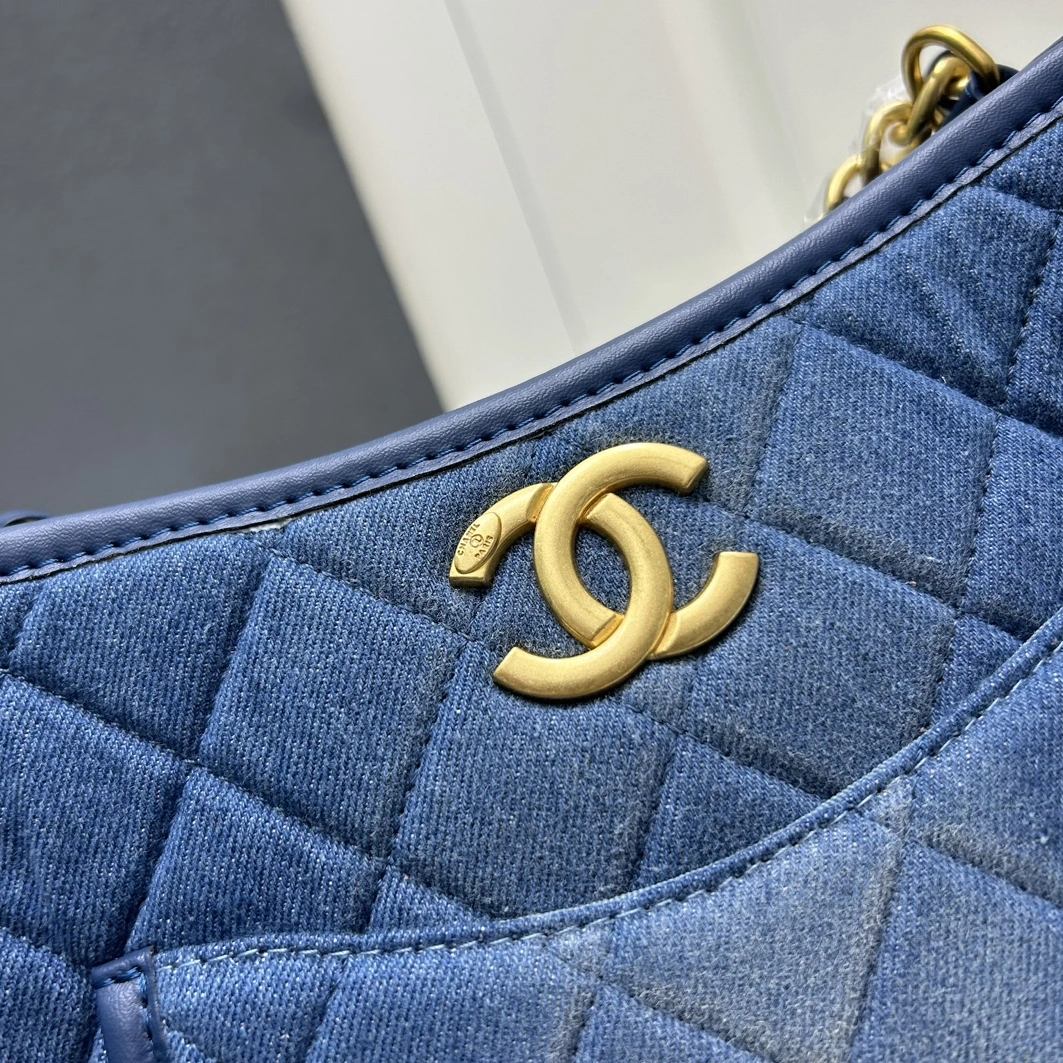 Comfortable 8640 Chanel AAA Quality Shoulder Bags For Women