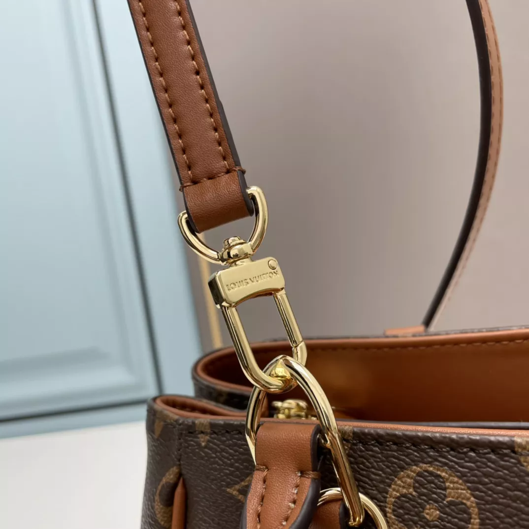 Comfortable 8683 Louis Vuitton AAA Quality Handbags For Women