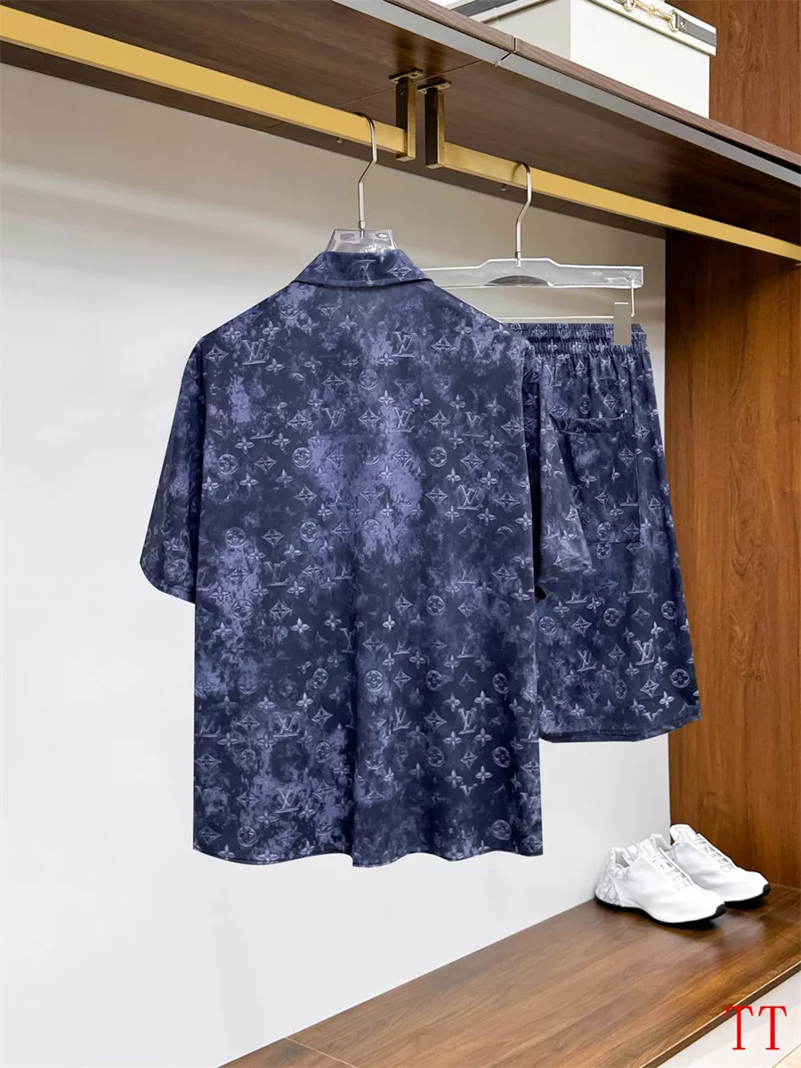 Comfortable 8842 Louis Vuitton LV Tracksuits Short Sleeved For Men